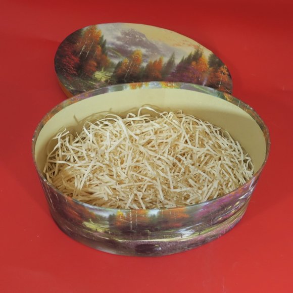 Thomas Kinkade Painter of Light 1997 Cardboard Oval Storage Box - Picture 6 of 9